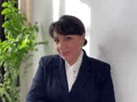 Irina Olanescu Headshot